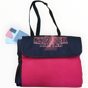STRANGER THINGS ONIVA BLANKET TOTE 🔖NWT! Blanket - 56 x 49